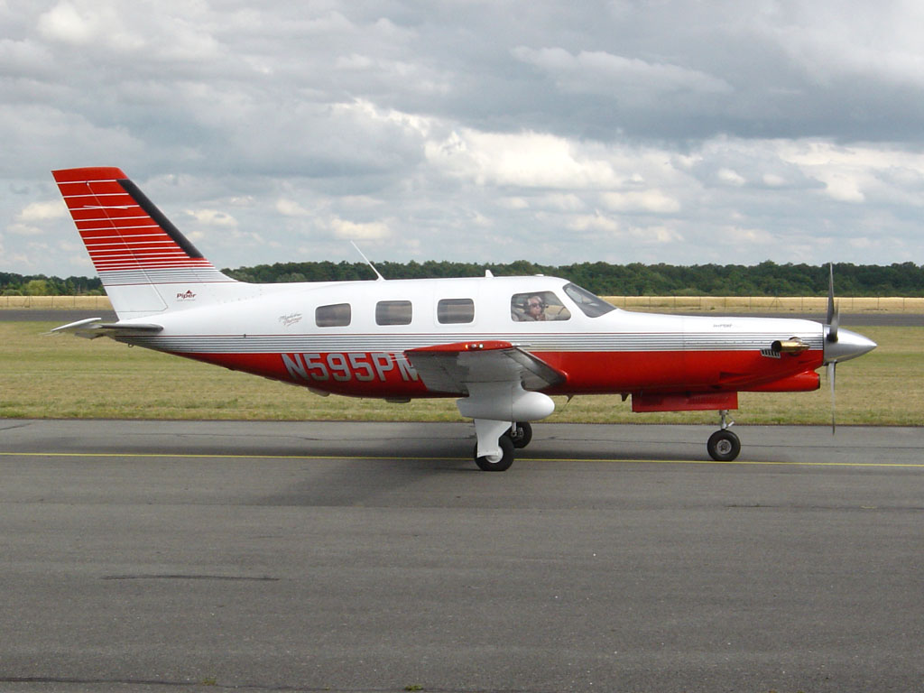 Piper PA-46-350P Malibu Mirage - N595PM