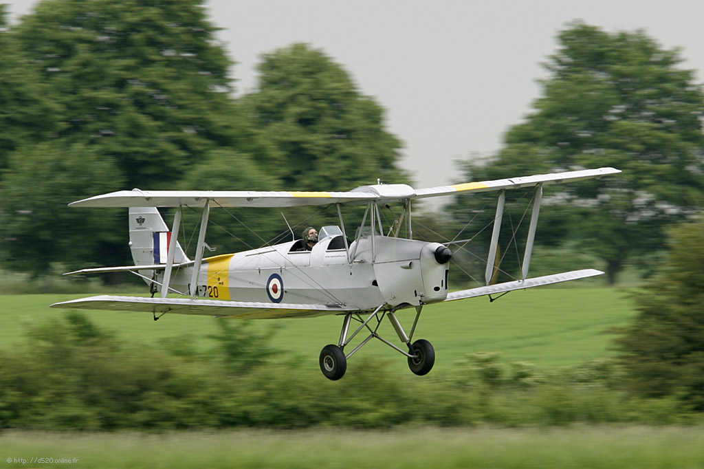 De Havilland DH 82 Tiger Moth - G-AXAN