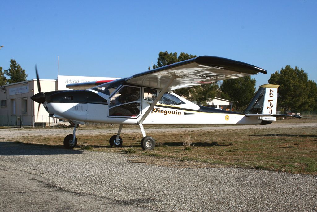 Aerodynos de Colombia JA177 Pingouin - 13 UE