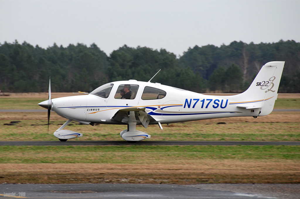 Cirrus SR22 - N717SU
