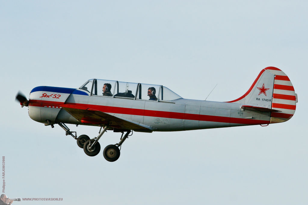 Yakovlev Yak-52 - RA-1745K