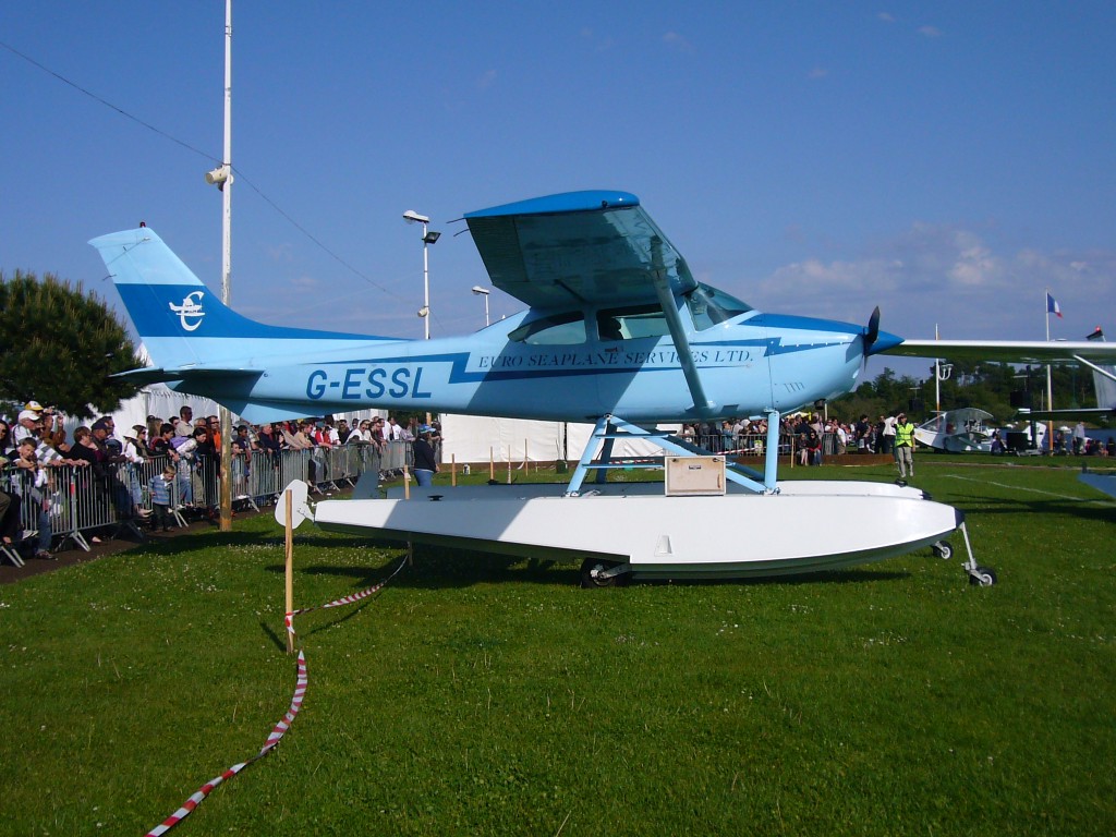 Cessna 182 - G-ESSL