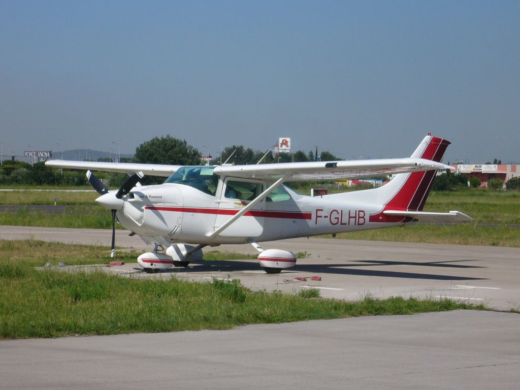 Cessna 182 - F-GLHB