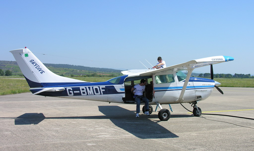 Cessna 206 - G-BMOF
