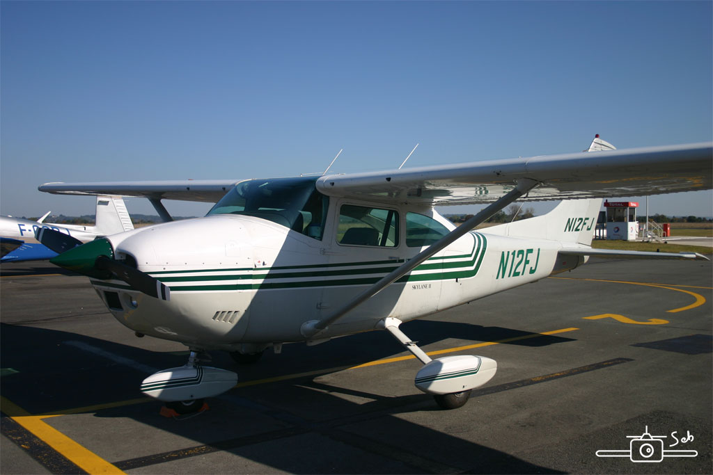 Cessna 182 - N12FJ