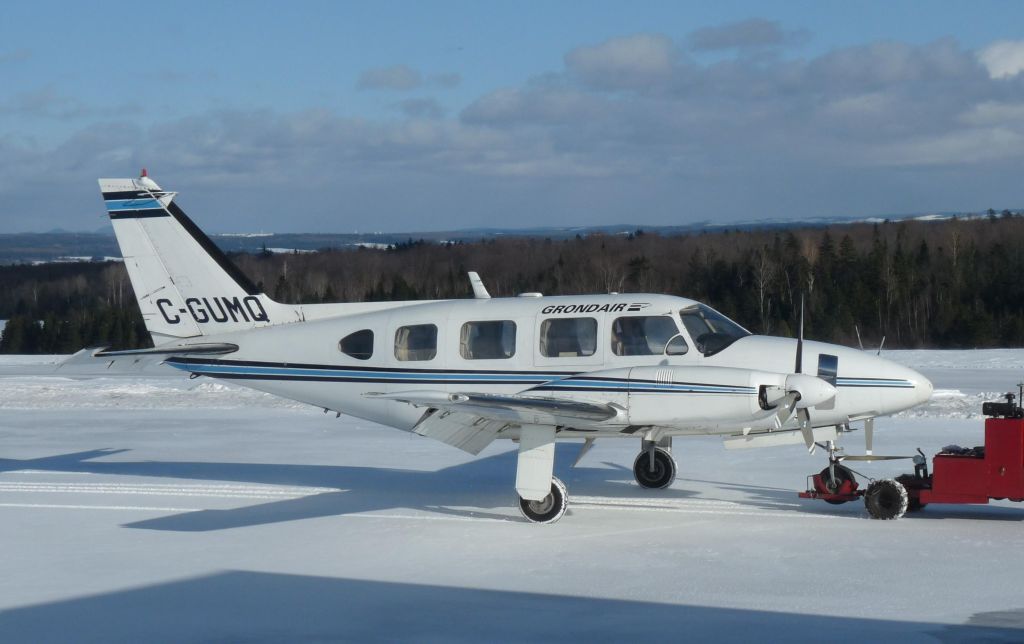 Piper PA-31-350 Navajo Chieftain - C-GUMQ