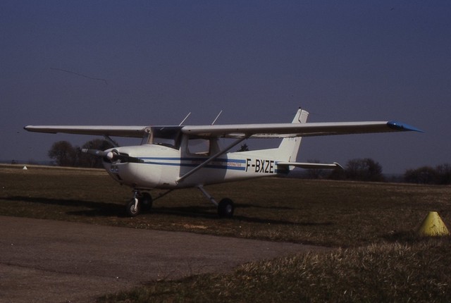 Cessna 150 - F-BXZE