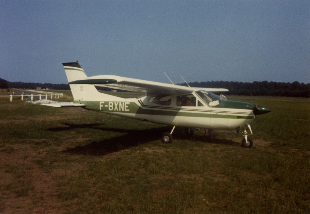 Cessna 177 RG - F-BXNE