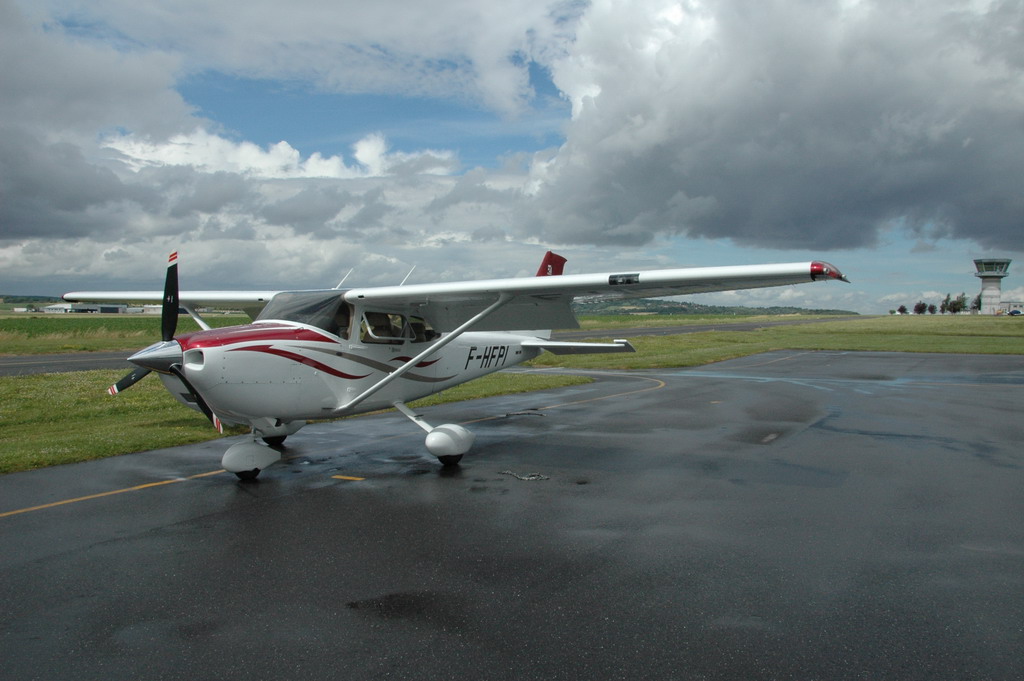 Cessna 182 - F-HFPI