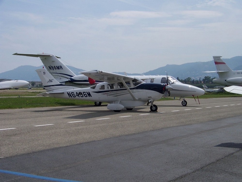 Cessna 206 - N6496M