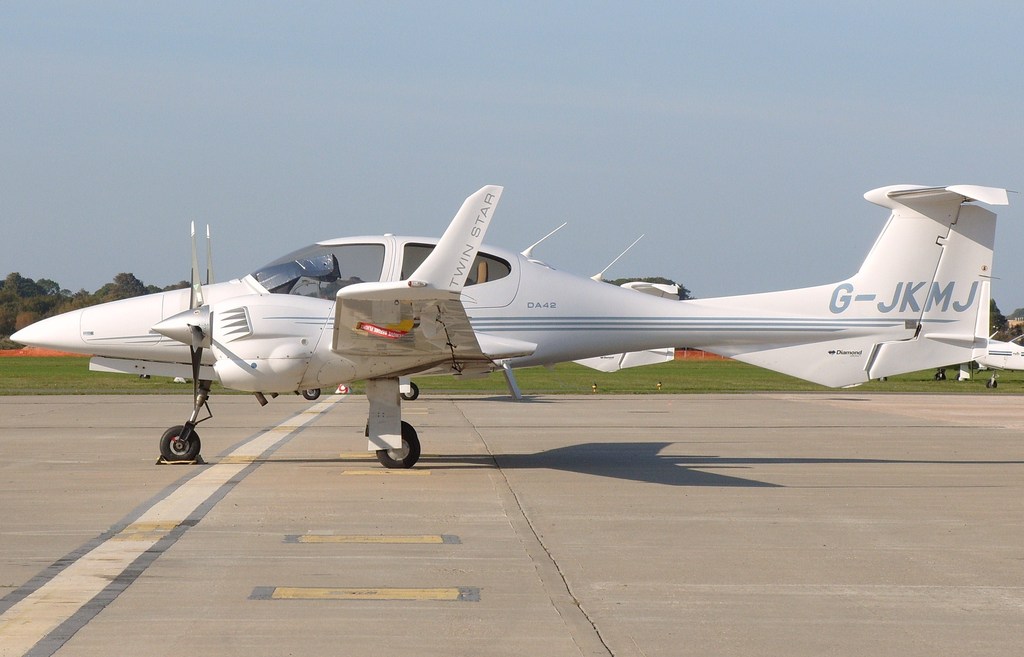 Diamond DA42 Twin Star - G-JKMJ