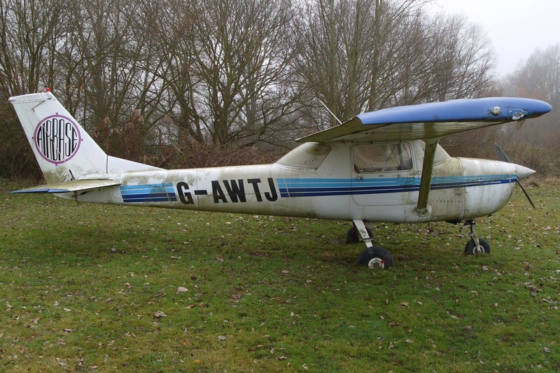 Cessna 150 - G-AWTJ