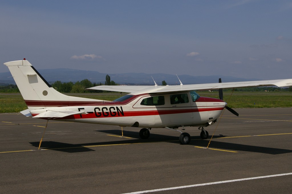 Cessna 210 - F-GGGN