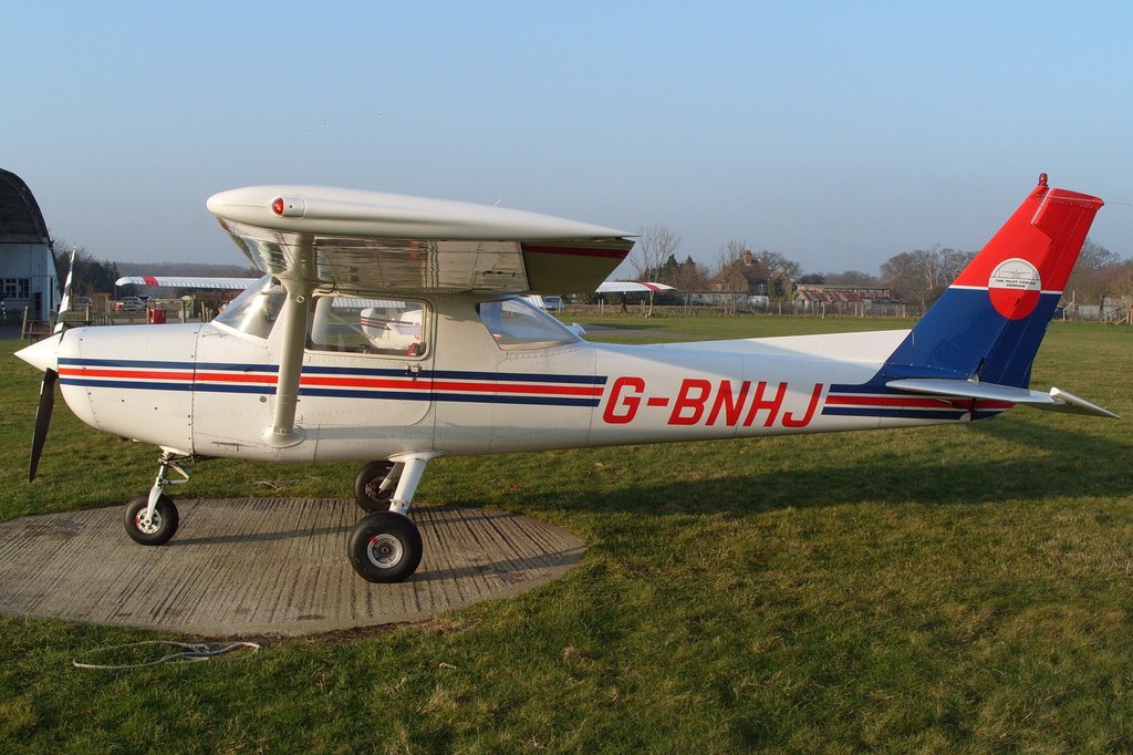 Cessna 152 - G-BNHJ