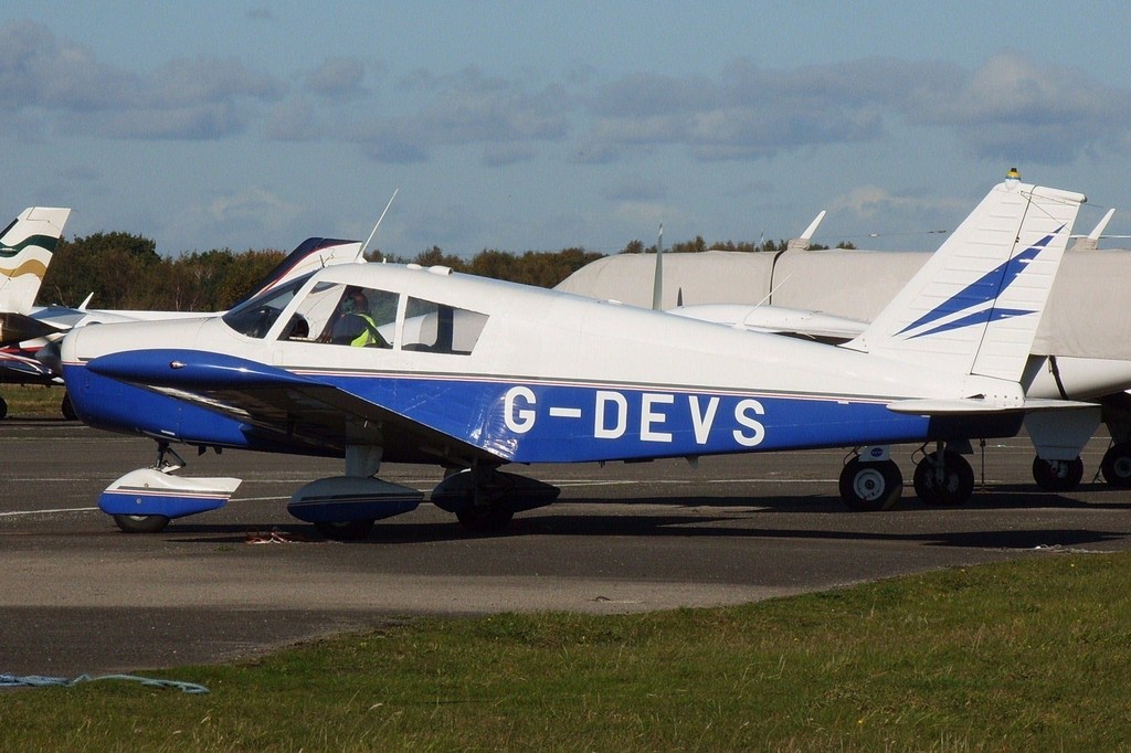 Piper PA-28-180 Archer - G-DEVS