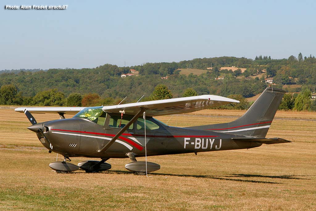 Cessna 182 - F-BUYJ