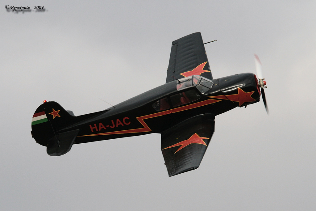 Yakovlev Yak-18T - HA-JAC