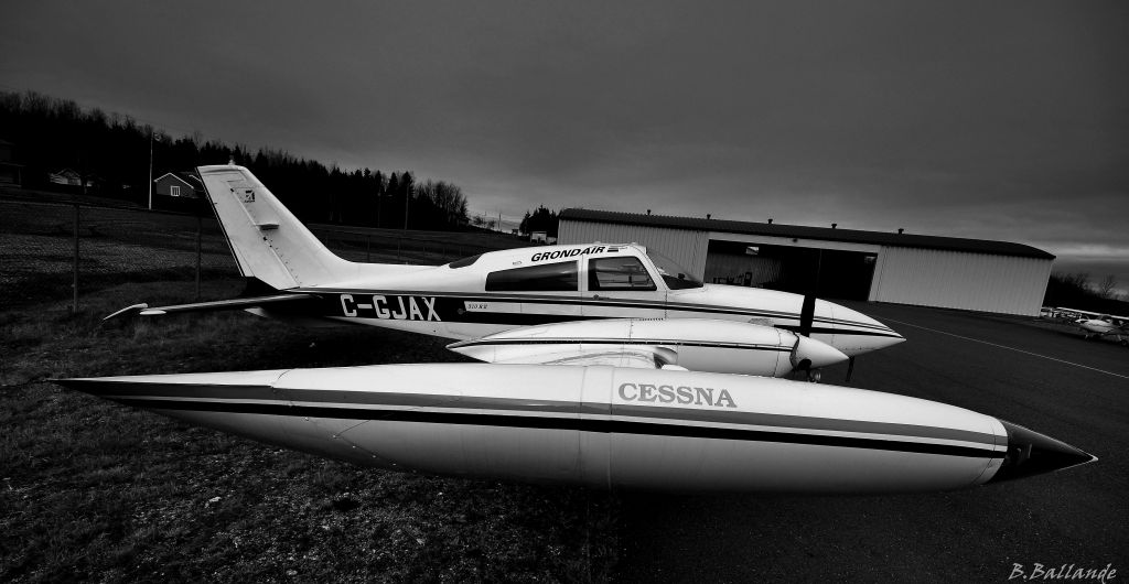 Cessna 310 - C-GJAX
