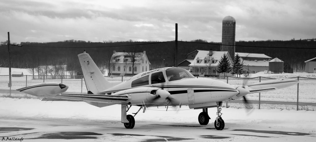 Cessna 310 - C-GJAX