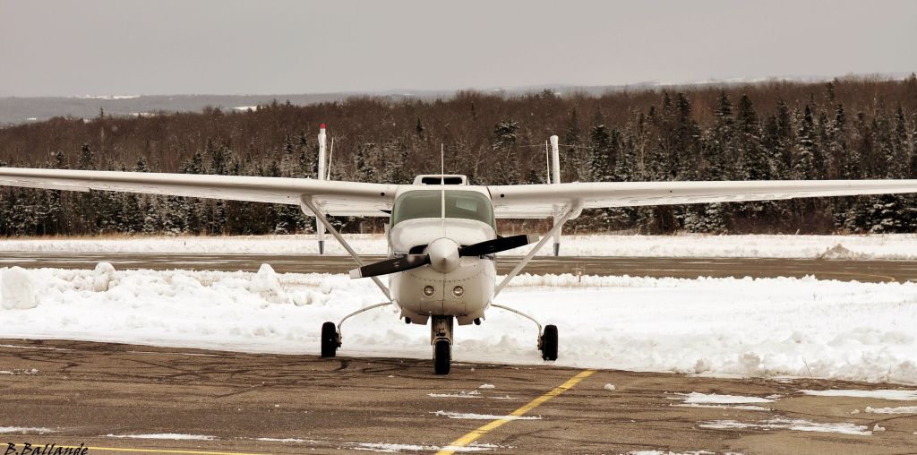 Cessna 337 - C-FINP