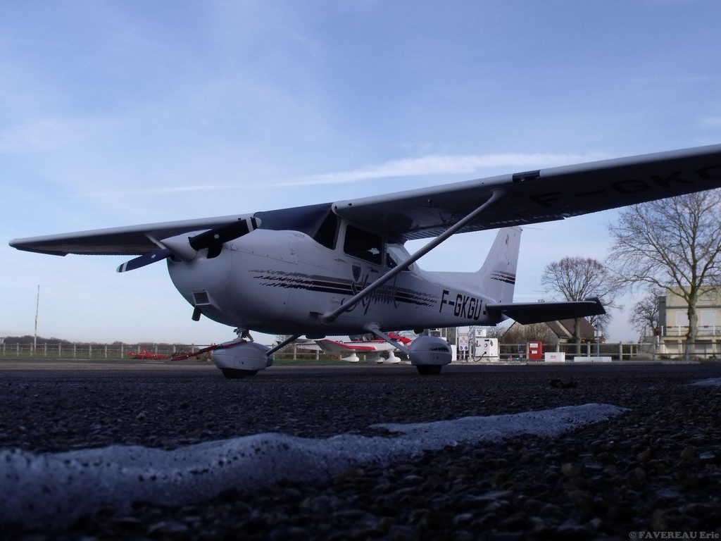 Cessna 172 - F-GKGU