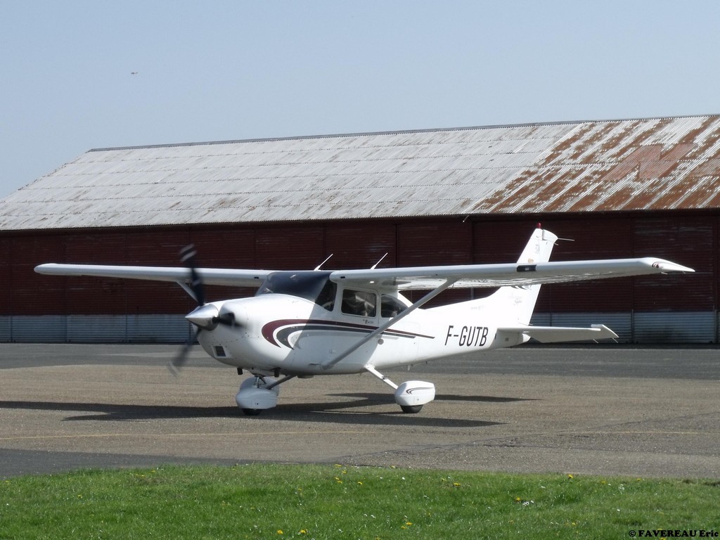 Cessna 182 - F-GUTB