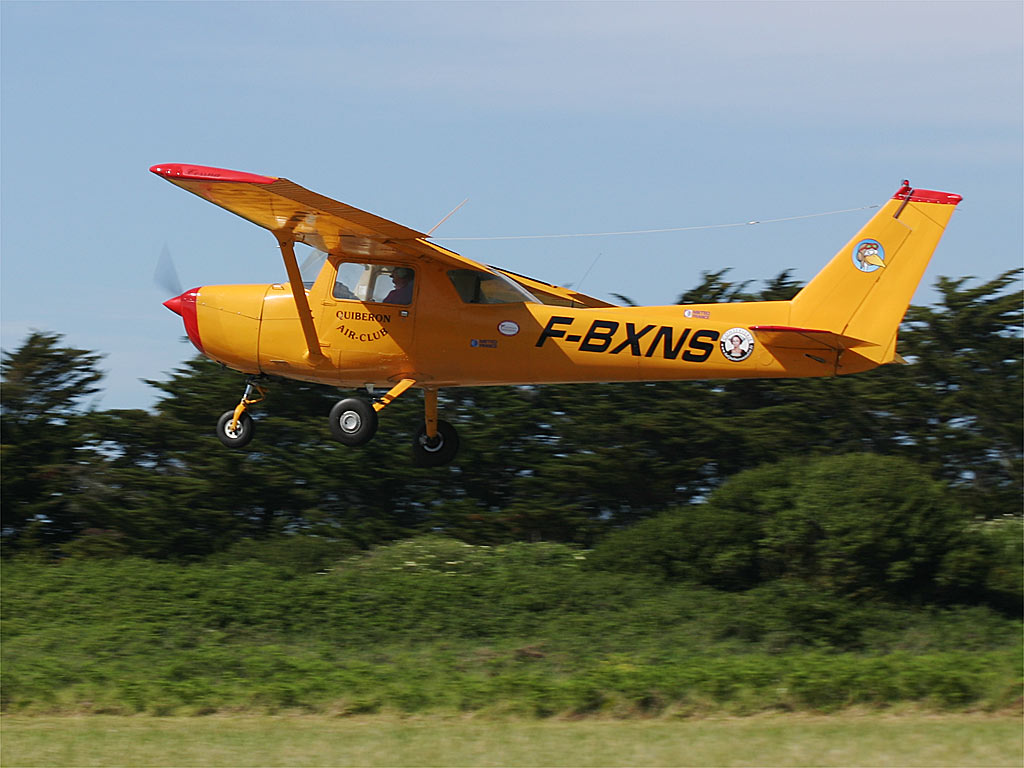 Cessna 150 - F-BXNS
