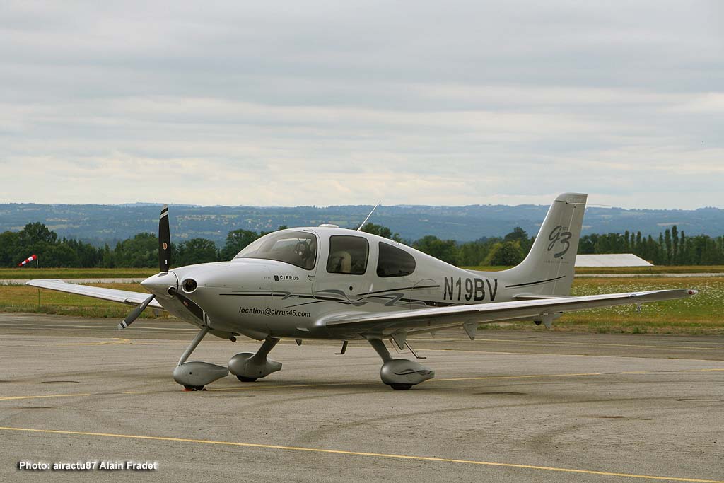 Cirrus SR22 - N19BV