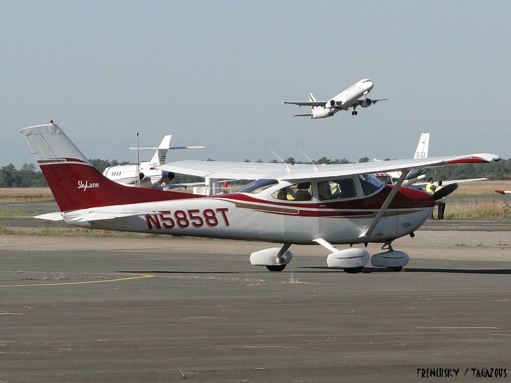 Cessna 182 - N5858T