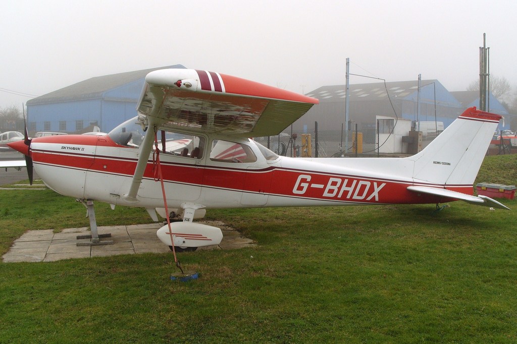 Cessna 172 - G-BHDX