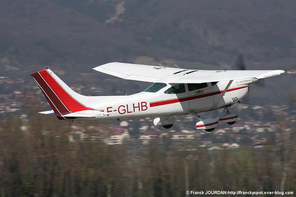 Cessna 182 - F-GLHB