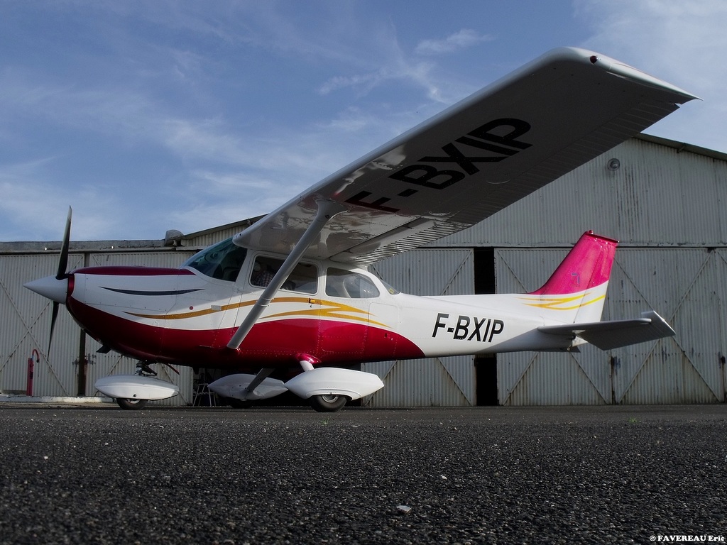 Cessna 172 Rocket - F-BXIP