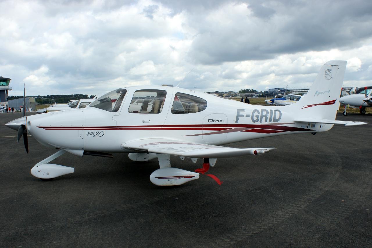 Cirrus SR20 - F-GRID