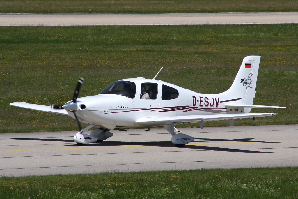 Cirrus SR20 - D-ESJV