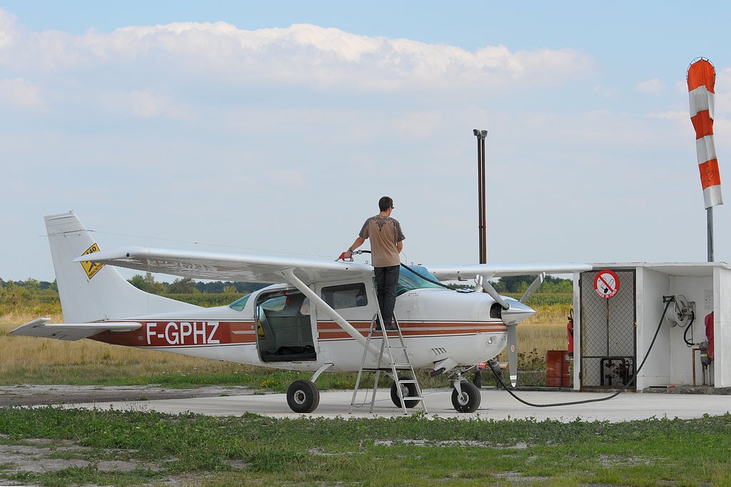 Cessna 206 - F-GPHZ