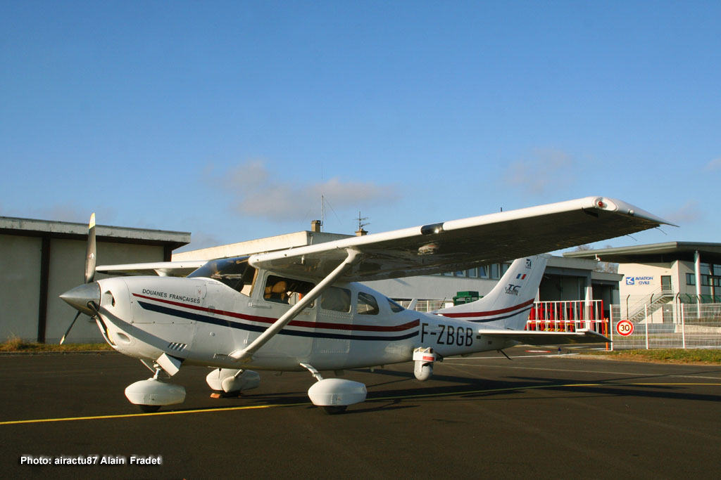 Cessna 206 - F-ZBGB