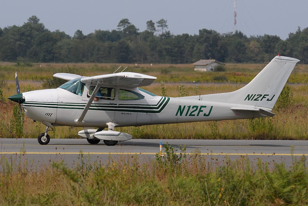 Cessna 182 - N12FJ
