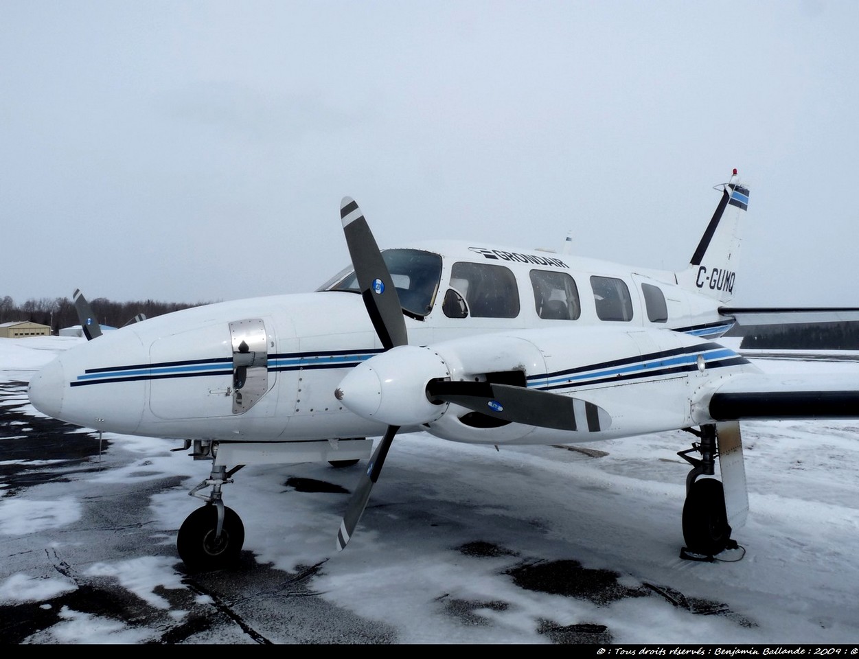 Piper PA-31-350 Navajo Chieftain - C-GUMQ