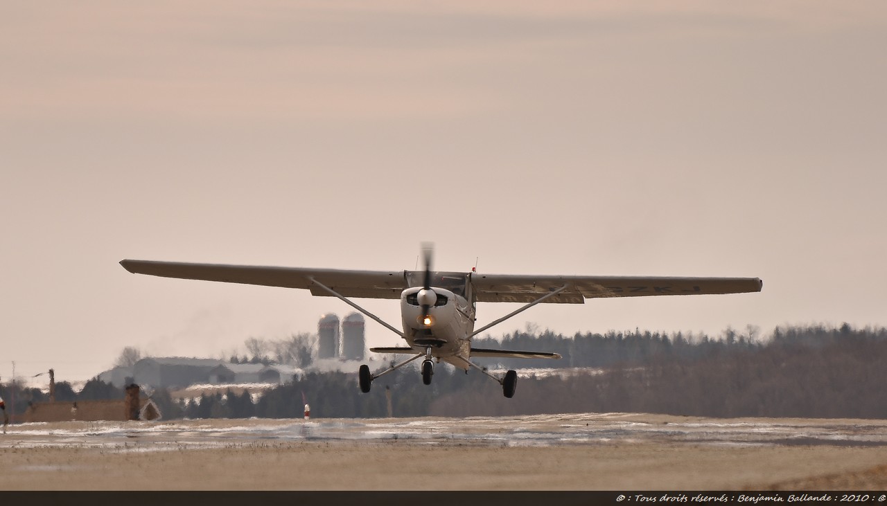 Cessna 152 - C-GZKJ