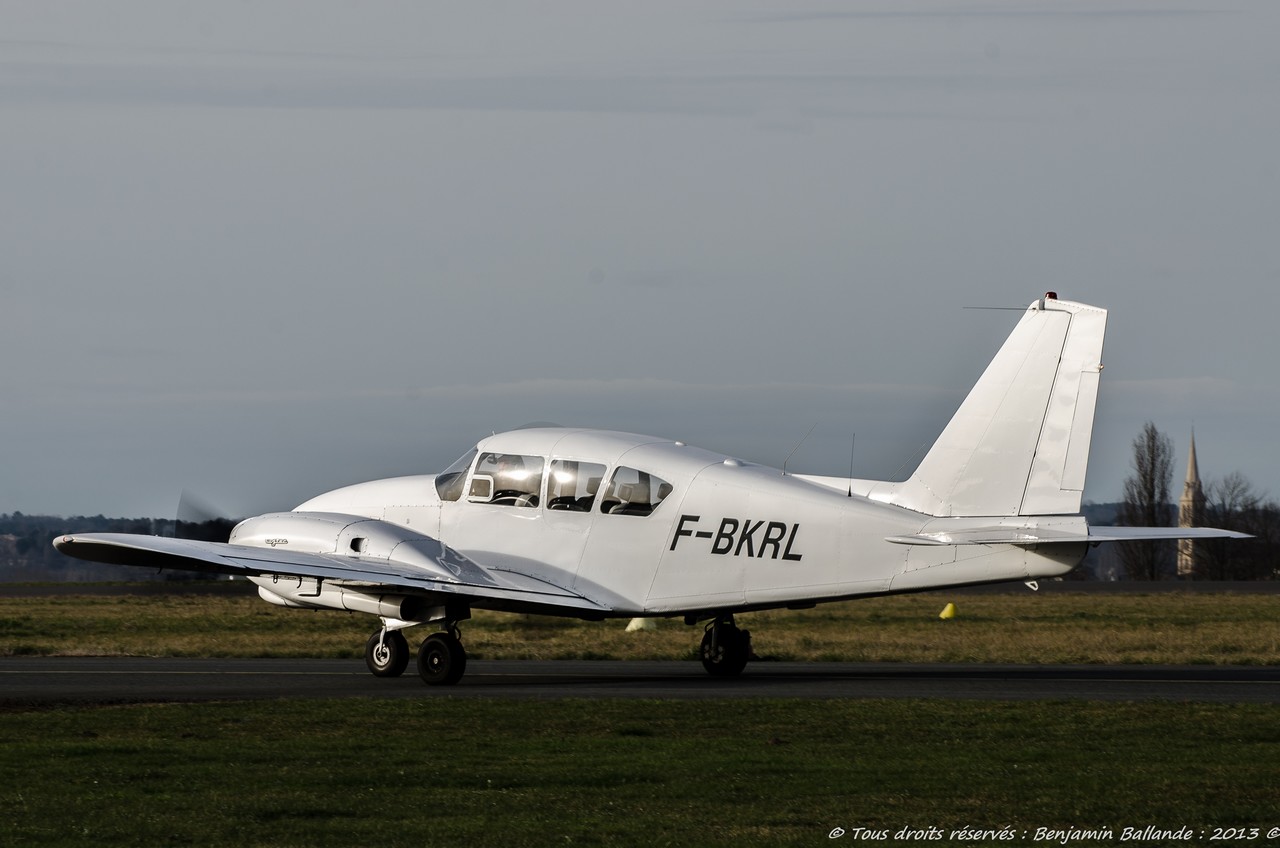 Piper PA-23-250 Aztec - F-BKRL