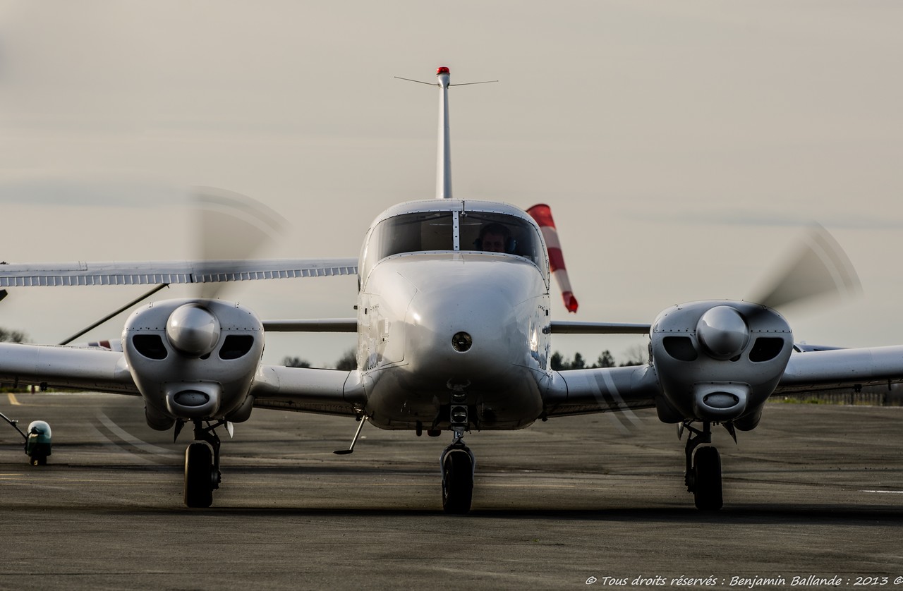 Piper PA-23-250 Aztec - F-BKRL