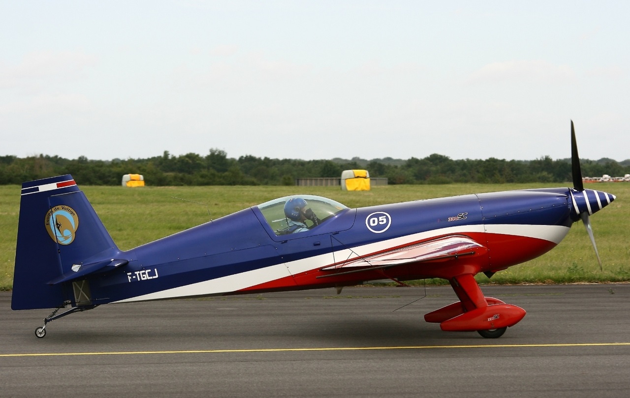 Extra 330 - F-TGCJ