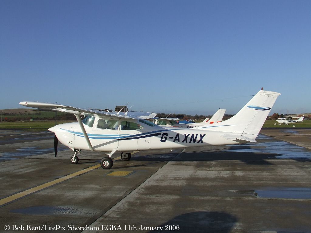Cessna 182 - G-AXNX