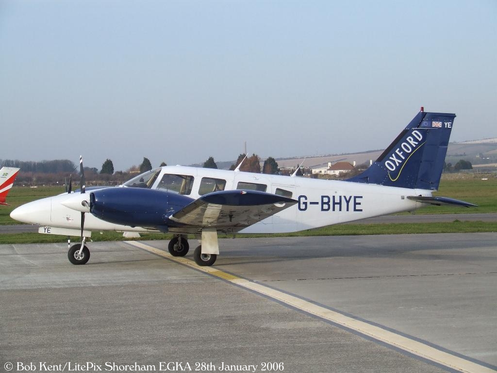 Piper PA-34 Seneca - G-BHYE