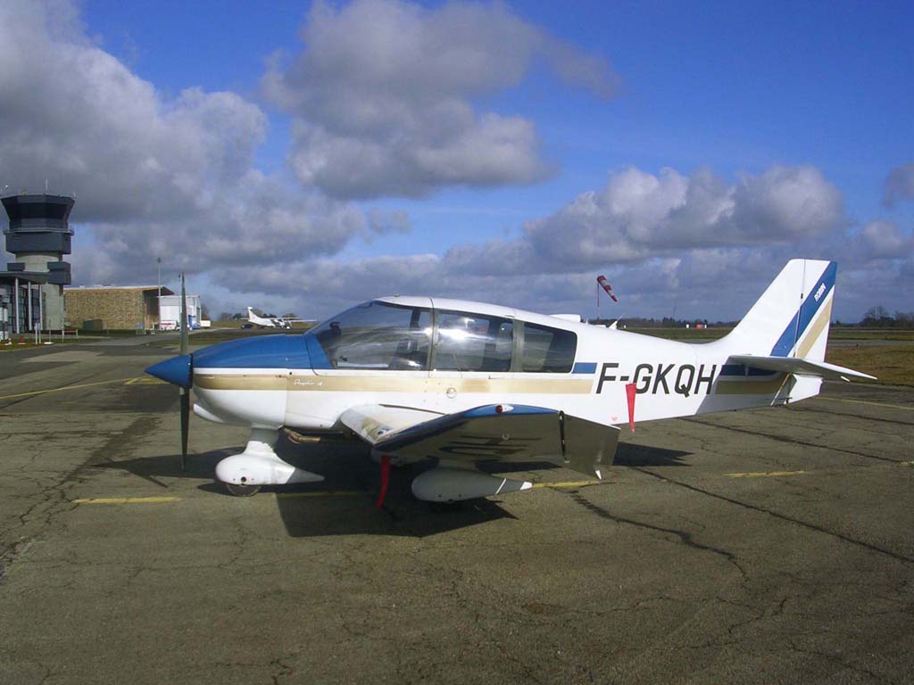 Robin DR 400-140 B - F-GKQH