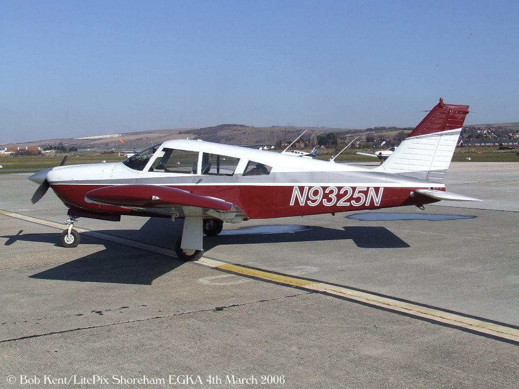 Piper PA-28 R-200 Arrow - N9325N