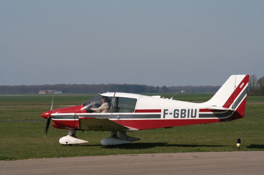 Robin DR 400-140 B - F-GBIU