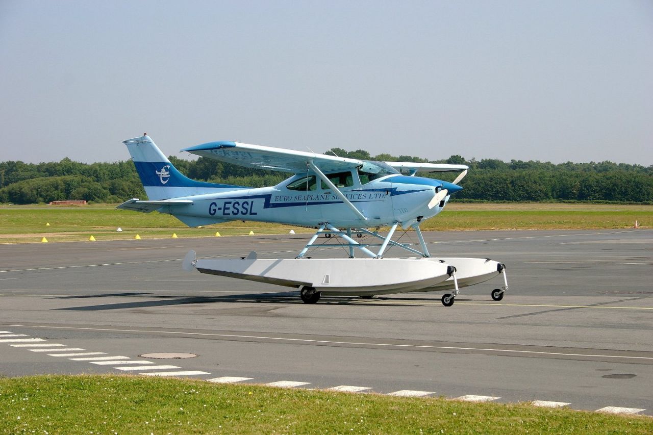 Cessna 182 - G-ESSL