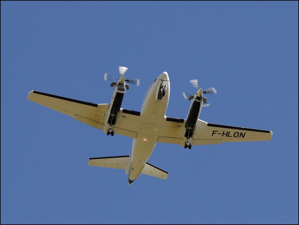 Beech 200 King Air - F-HLON