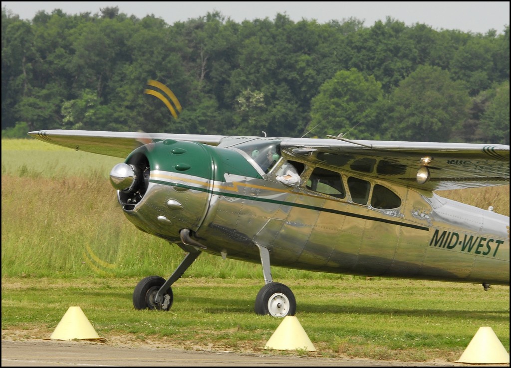 Cessna 195 - F-AZRS